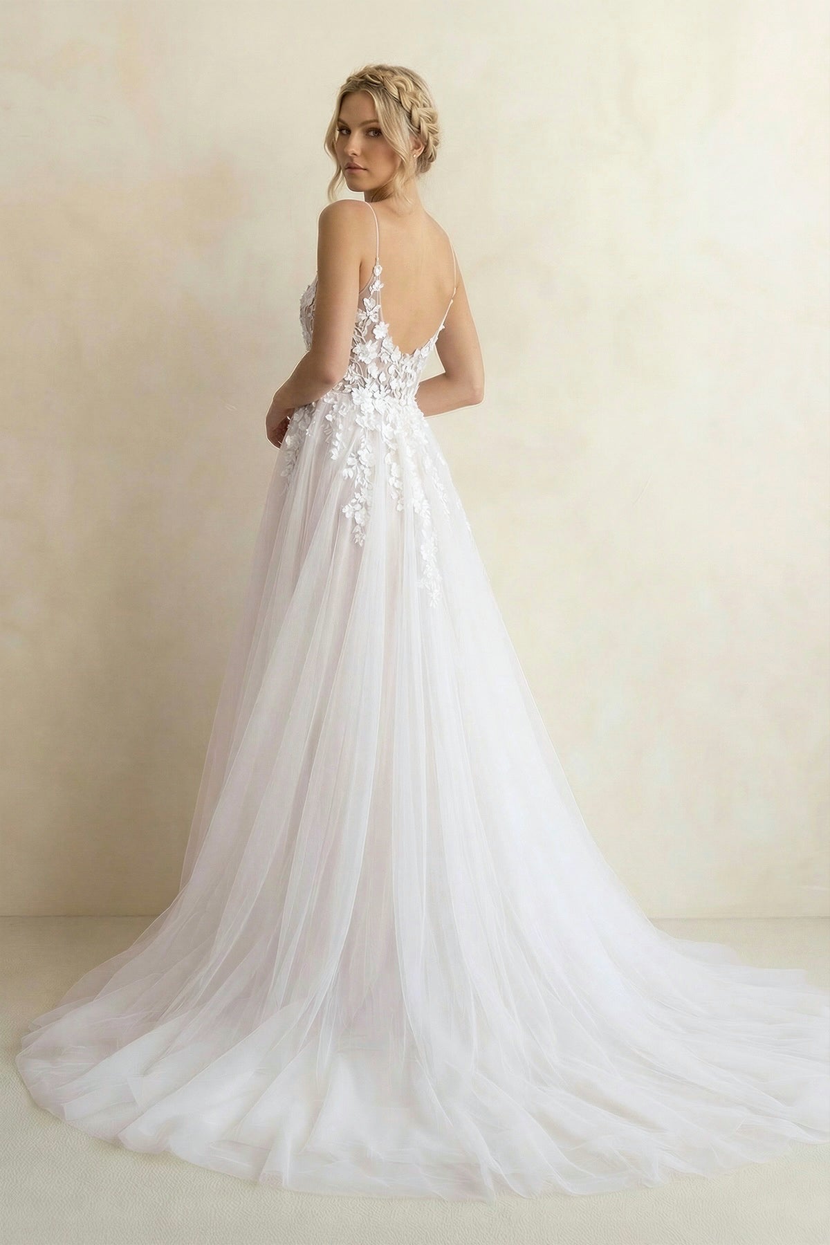 Robe de mariée blanche et nude trapèze en dentelle à col V - Harana