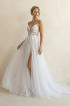 Robe de mariée blanche et nude trapèze en dentelle à col V - Harana