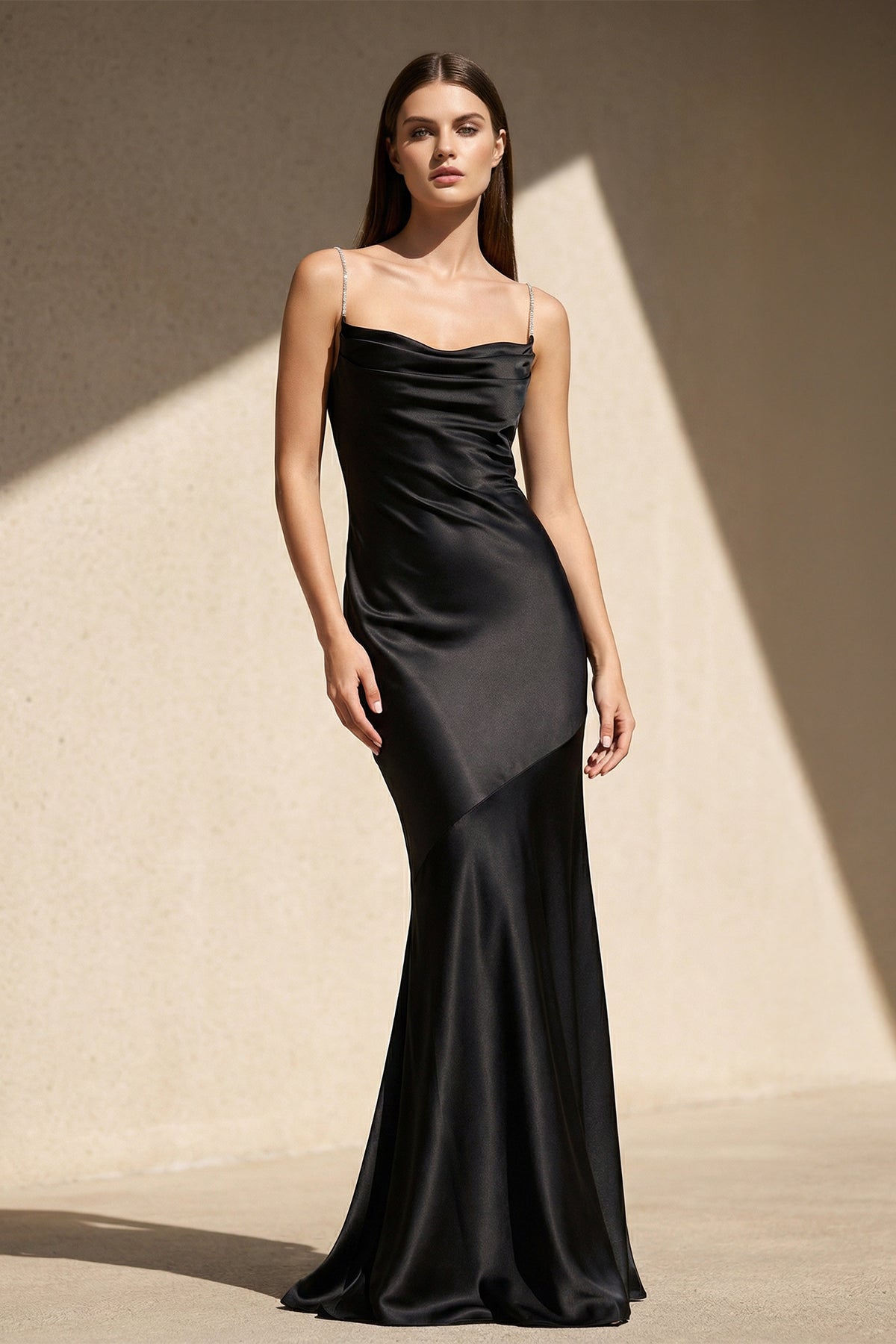 Robe longue noir à fines bretelles perlée - Harana