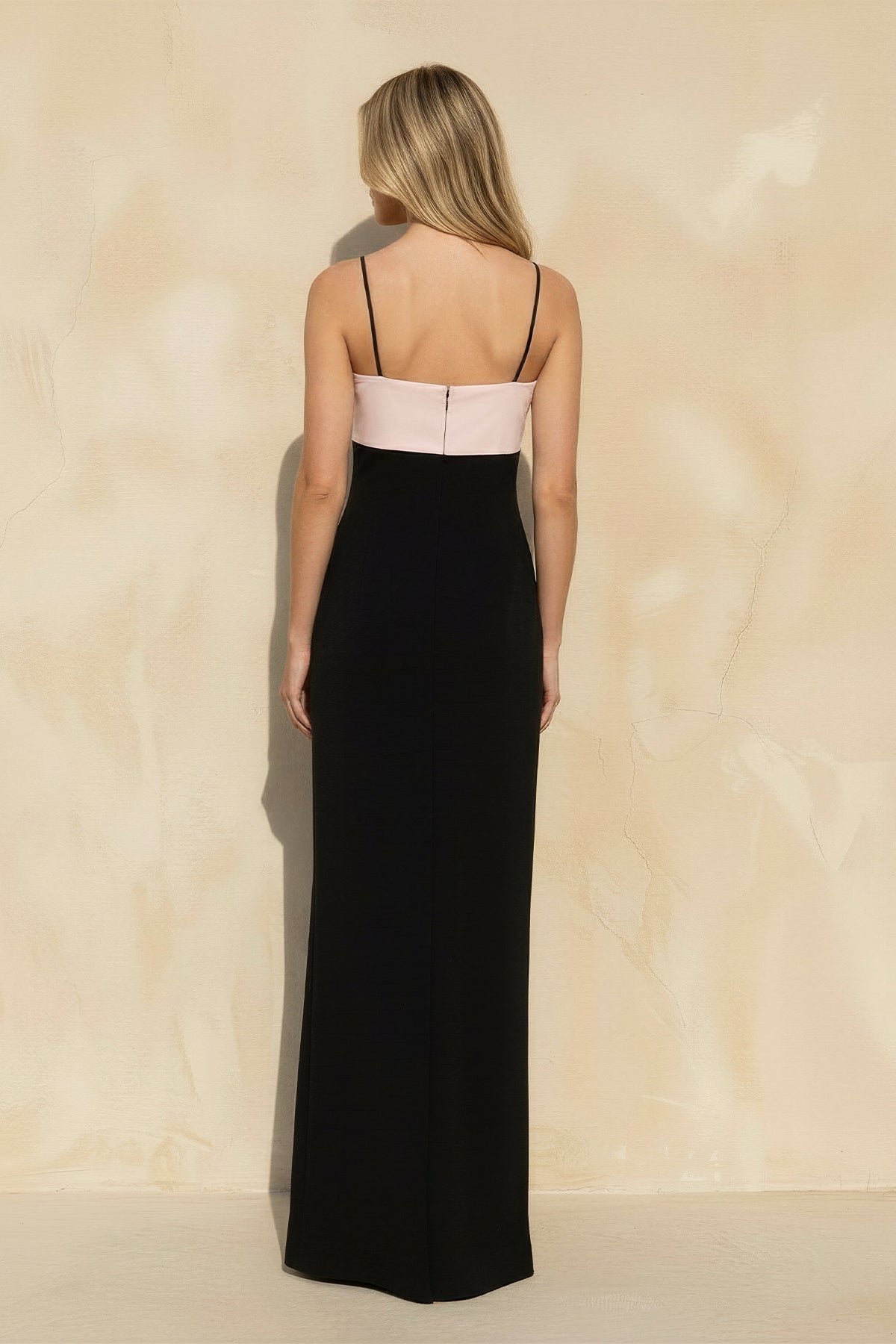 Robe longue black & pink à fines bretelles avec nœud - Harana