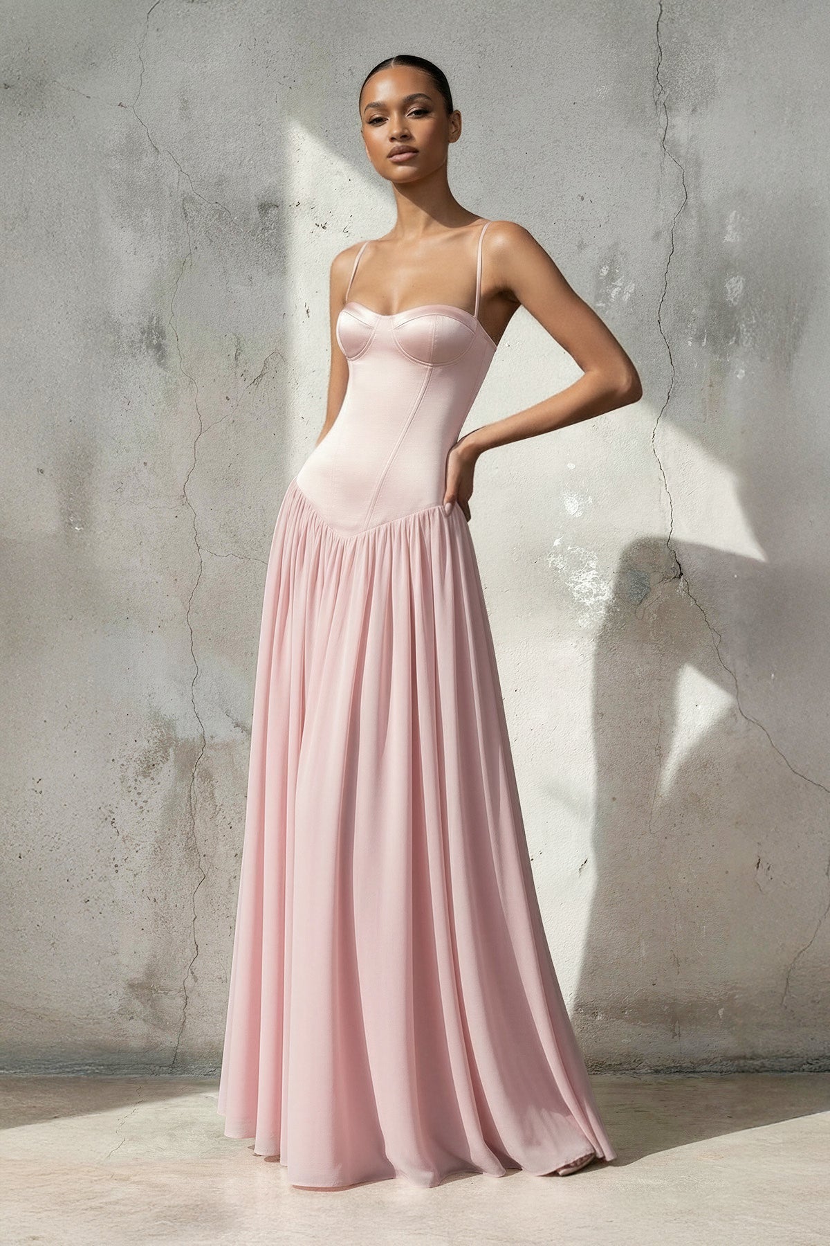 Robe longue rose à fines bretelles à corset plissée - Harana