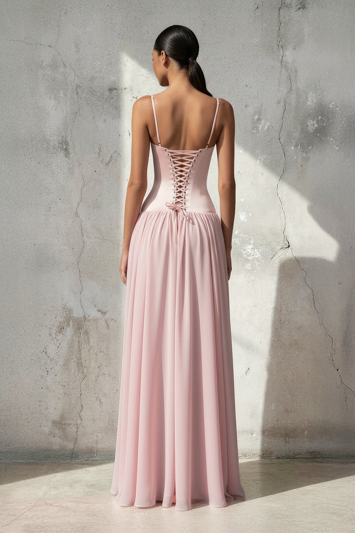 Robe longue rose à fines bretelles à corset plissée - Harana