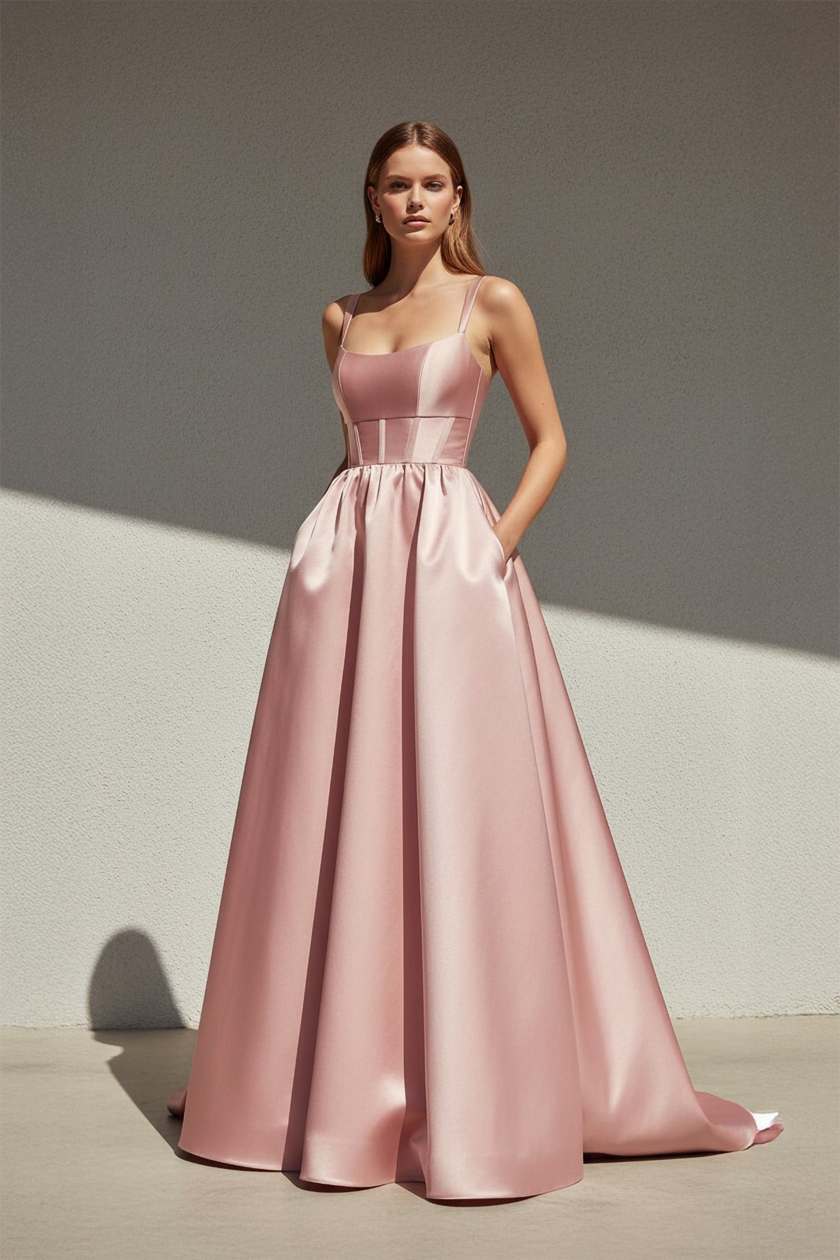 Robe longue rose satinée à fines bretelles à corset - Harana