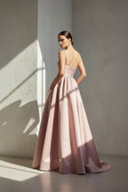 Robe longue rose satinée à fines bretelles à corset - Harana
