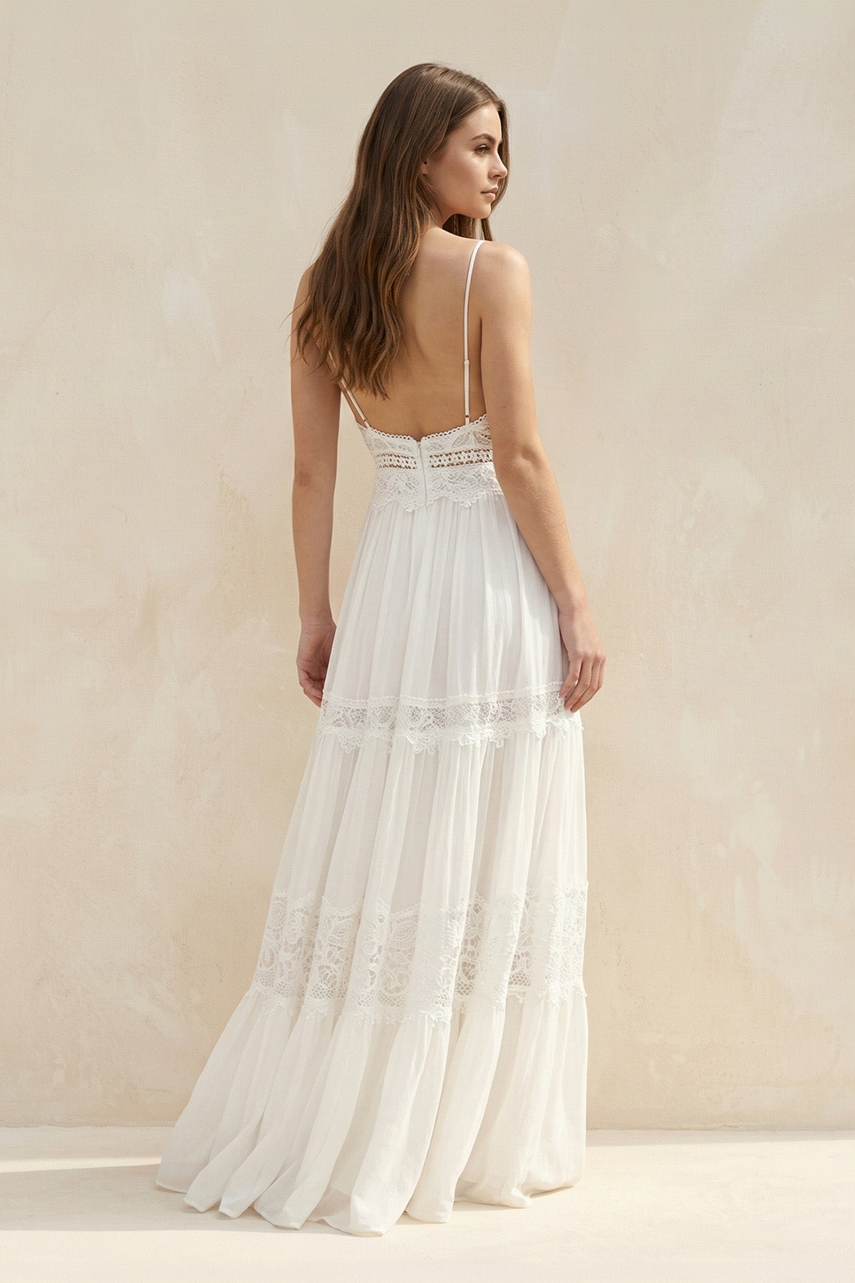 Robe de mariée blanche trapèze en dentelle à fines bretelles sans manches - Harana