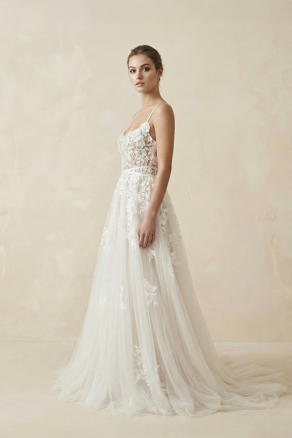 Robe de mariée ivoire trapèze dentelle à fines bretelles sans manches - Harana