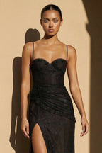 Robe longue noir en dentelle à fines bretelles - Harana