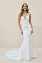 Robe de mariée ivoire longue silhouette sirène à fines bretelles - Harana