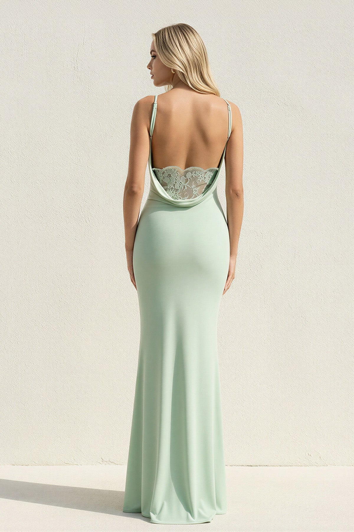 Robe longue en dentelle à fines bretelles - Harana