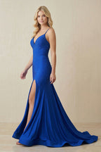 Robe longue bleu roi coupe sirène à fines bretelles perlée - Harana