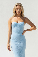 Robe longue bleu ciel en dentelle coupe sirène à fines bretelles - Harana