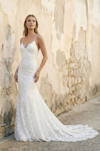 Robe de mariée blanche en dentelle silhouette sirène à fines bretelles - Harana