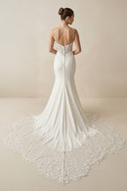 Robe de mariée blanche satinée coupe sirène à fines bretelles ornée d’appliqués - Harana