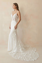 Robe de mariée blanche ornée de dentelle coupe sirène à fines bretelles - Harana