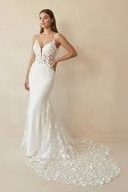 Robe de mariée blanche ornée de dentelle coupe sirène à fines bretelles - Harana