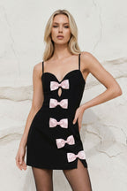Robe courte black & pink à fines bretelles avec nœud - Harana