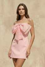 Robe courte rose à fines bretelles avec nœud - Harana