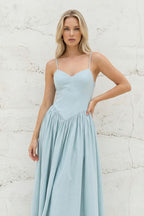 Robe longue bleu ciel à fines bretelles plissée - Harana