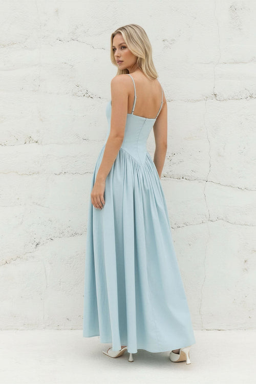 Robe bleu ciel longue à fines bretelles plissée - Harana