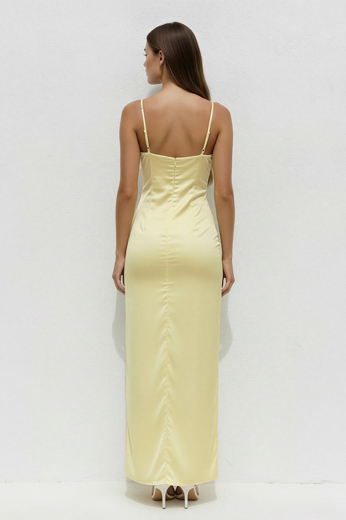 Robe midi jaune à fines bretelles avec fente plissée - Harana