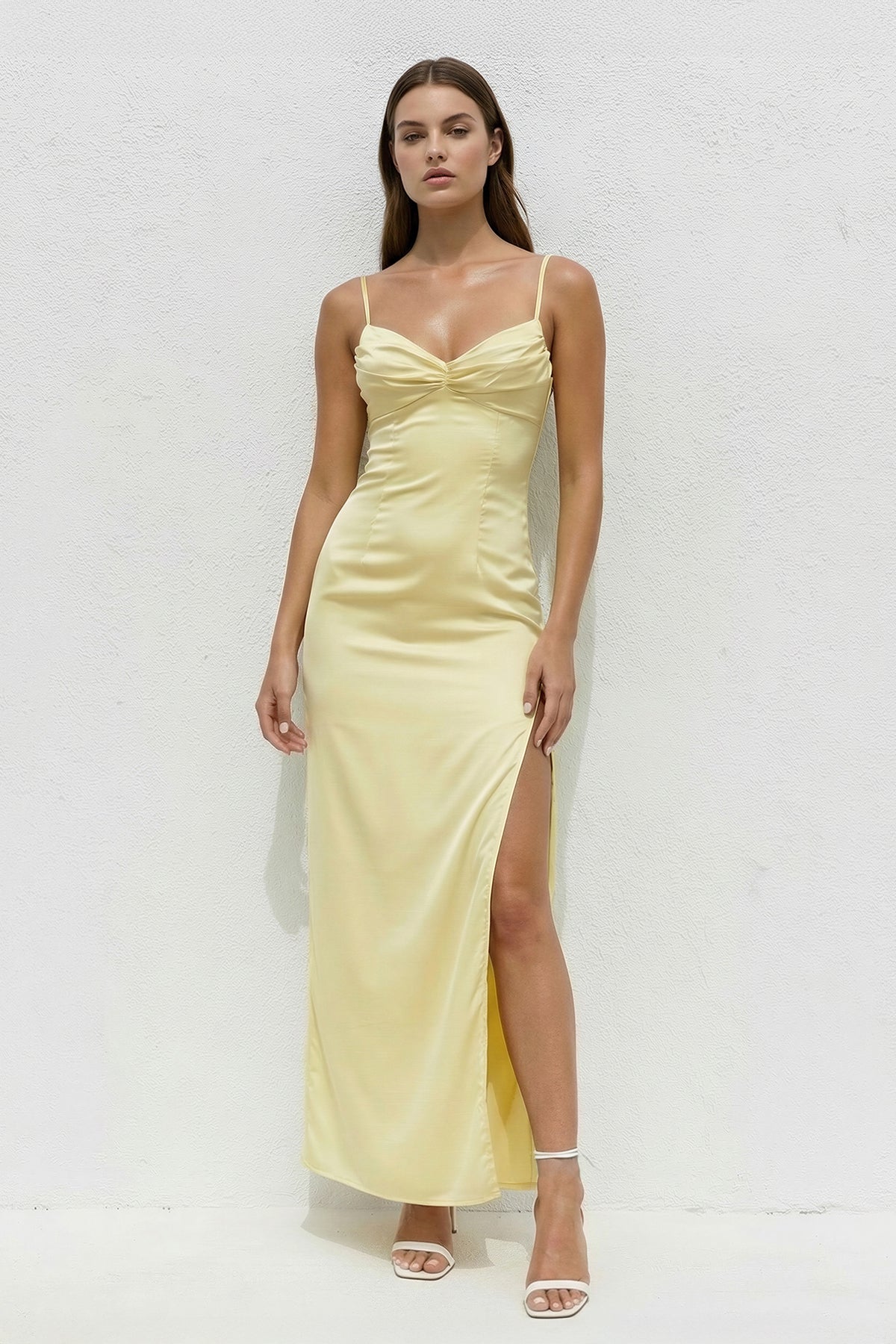 Robe midi jaune à fines bretelles avec fente plissée - Harana