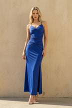Robe midi bleu roi à fines bretelles avec fente effet drapé - Harana