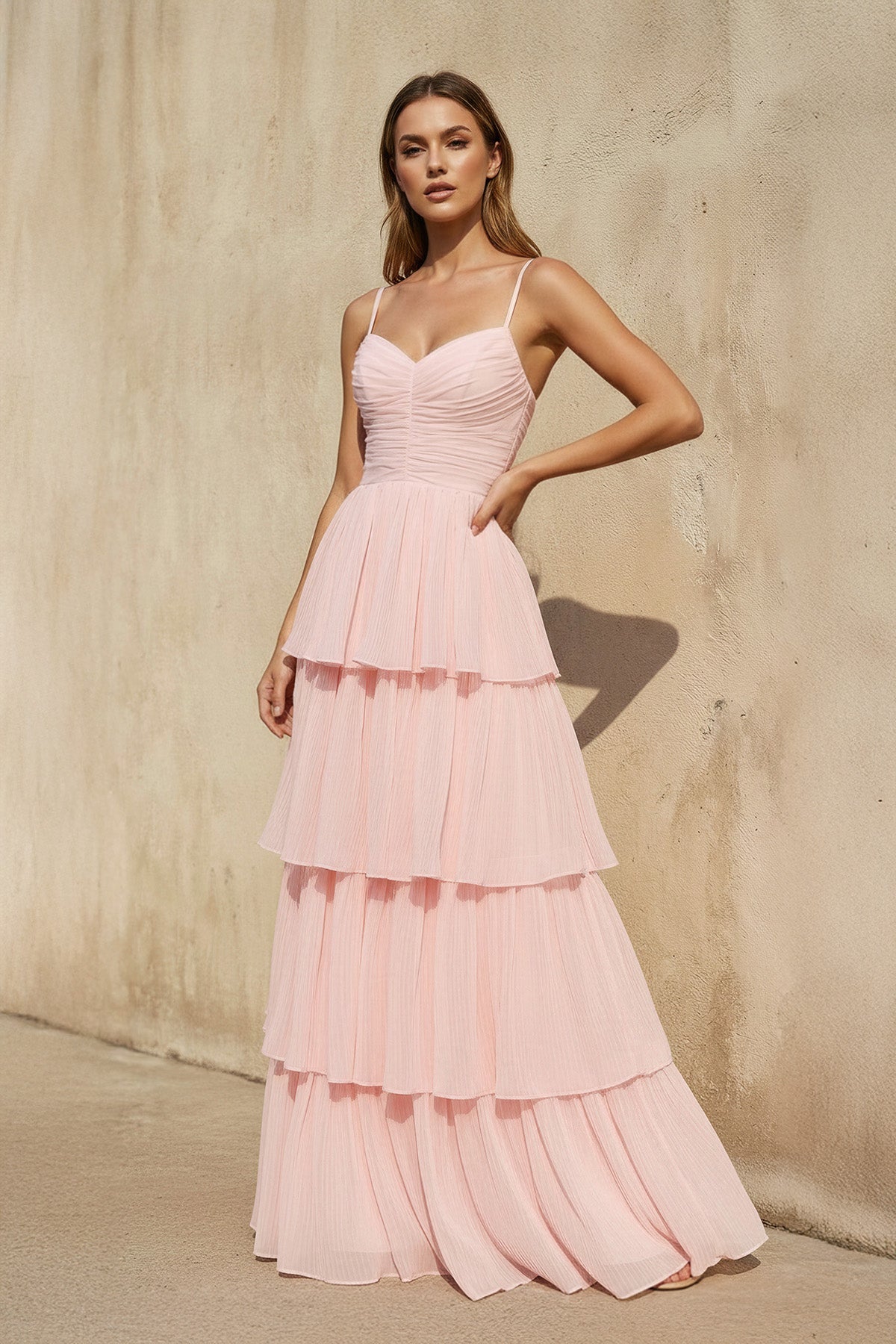Robe longue rose poudré à fines bretelles à volants - Harana