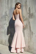 Robe longue rose poudré coupe sirène à fines bretelles à volants - Harana