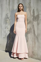Robe longue rose poudré coupe sirène à fines bretelles à volants - Harana