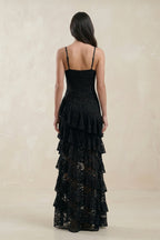 Robe de mariée noire en dentelle coupe fourreau à fines bretelles ornée de volants - Harana