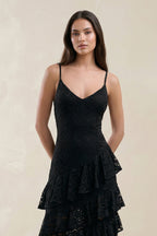 Robe de mariée noire en dentelle coupe fourreau à fines bretelles ornée de volants - Harana