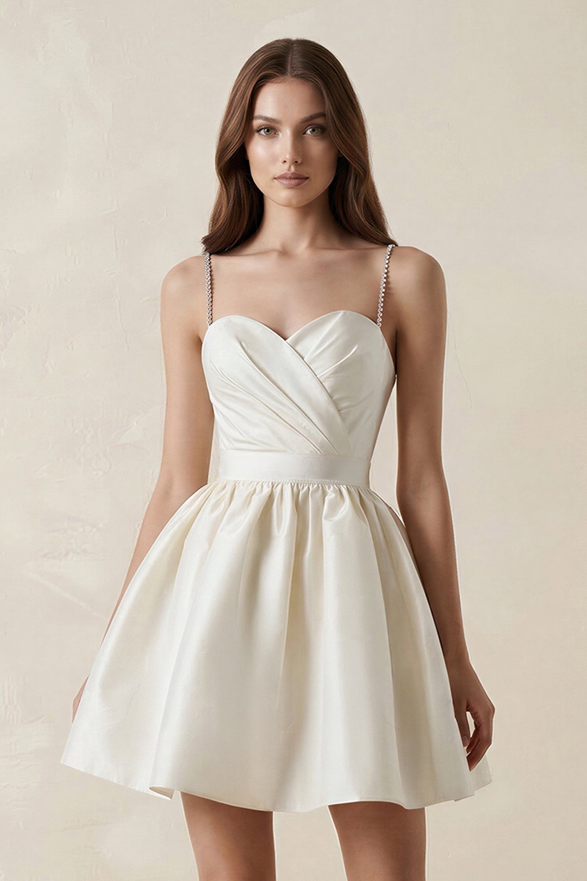 Robe de mariée ivoire trapèze en satin à fines bretelles sans manches - Harana