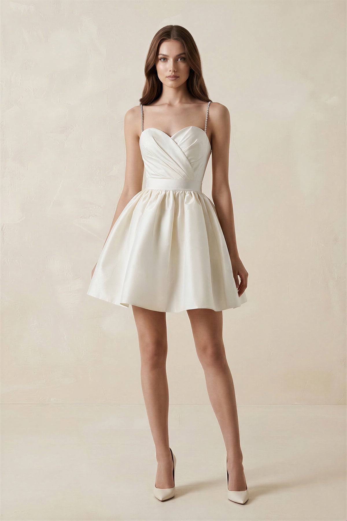 Robe de mariée ivoire trapèze en satin à fines bretelles sans manches - Harana