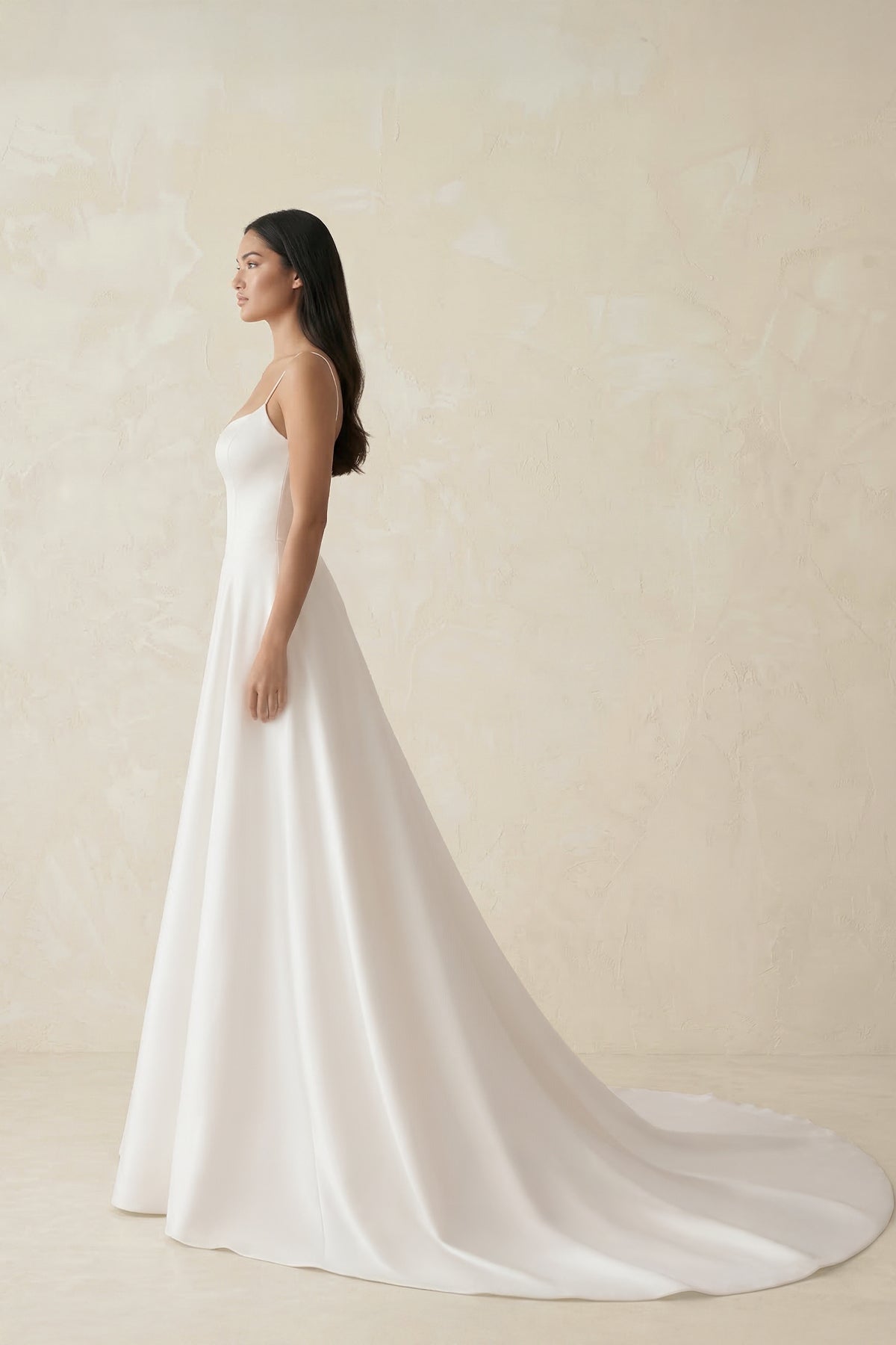 Robe de mariée blanche trapèze en satin à fines bretelles sans manches - Harana