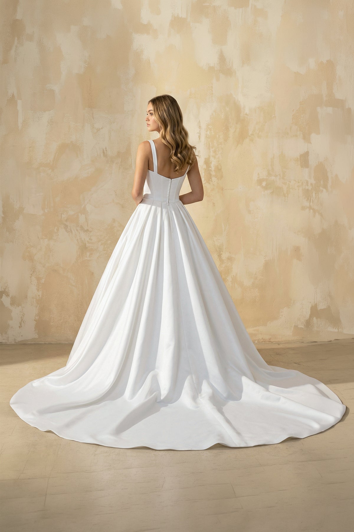 Robe de mariée blanc longue à fines bretelles sans manches satinée - Harana