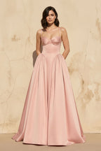 Robe longue rose petal satinée à fines bretelles - Harana