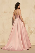 Robe longue rose petal satinée à fines bretelles - Harana
