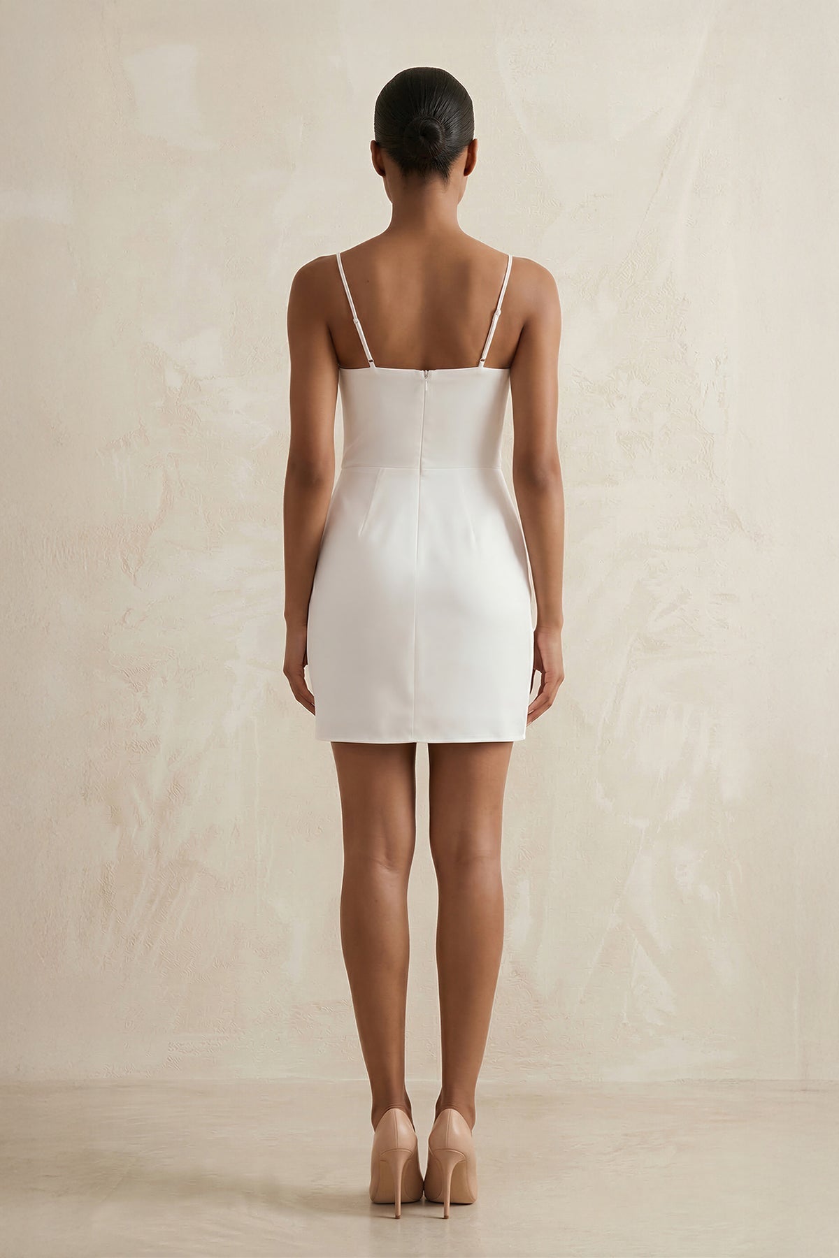 Robe de mariée blanche satinée à fines bretelles effet drapé - Harana
