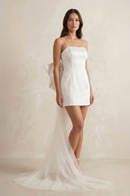 Robe de mariée blanche en tulle coupe fourreau à fines bretelles avec nœud et traîne - Harana