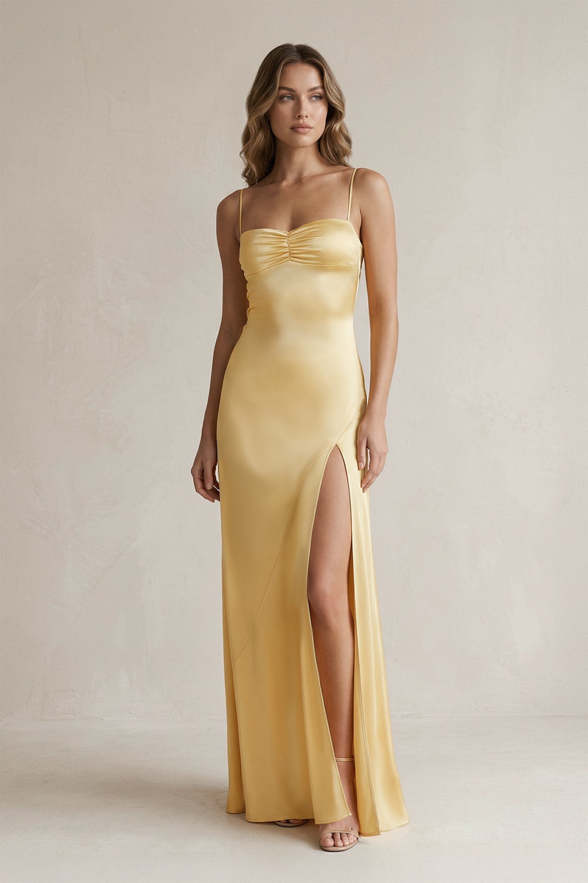 Robe longue jaune à fines bretelles avec fente - Harana