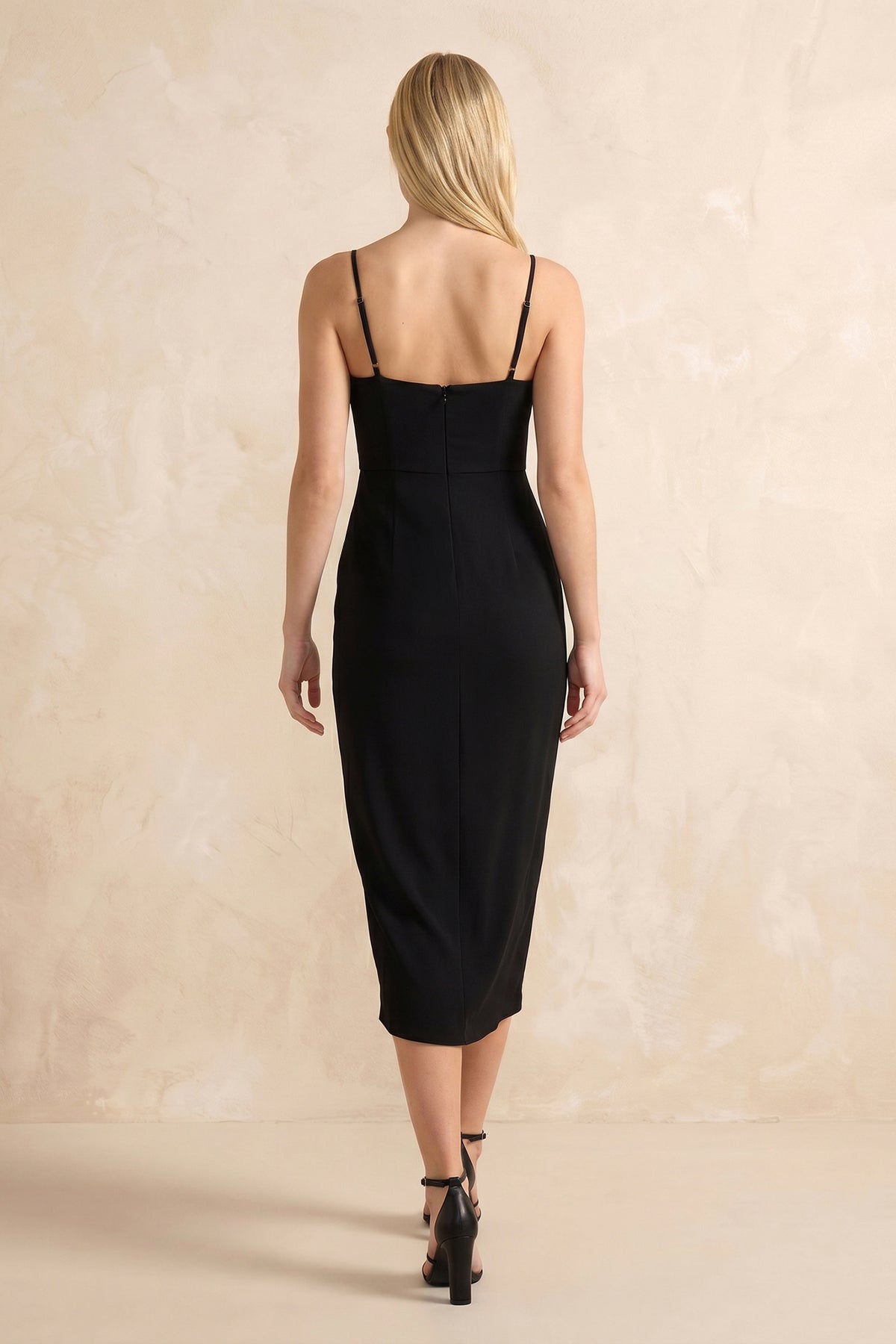 Robe noire midi coupe fourreau à fines bretelles avec fente - Harana