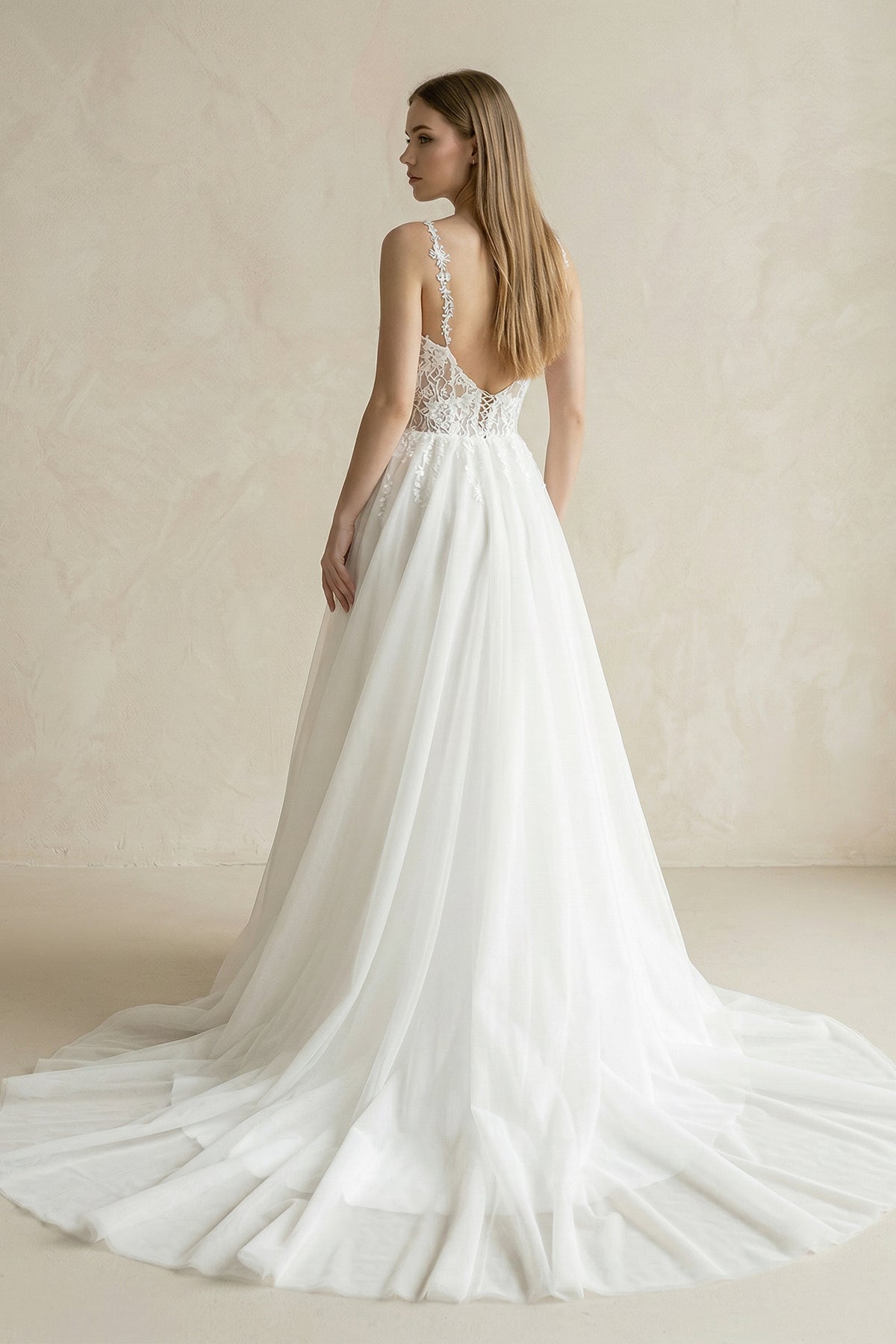 Robe de mariée blanche trapèze en dentelle à fines bretelles sans manches - Harana