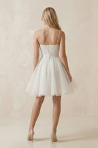 Robe de mariée blanche courte en tulle coupe trapèze à fines bretelles - Harana