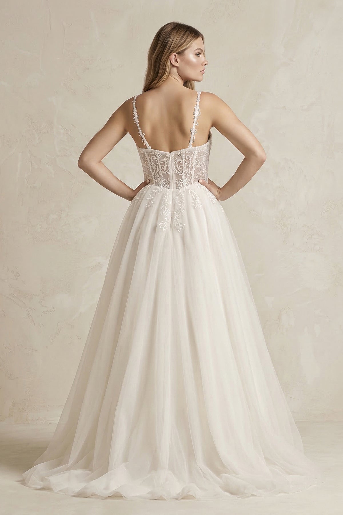 Robe de mariée ivoire trapèze en tulle à fines bretelles sans manches - Harana
