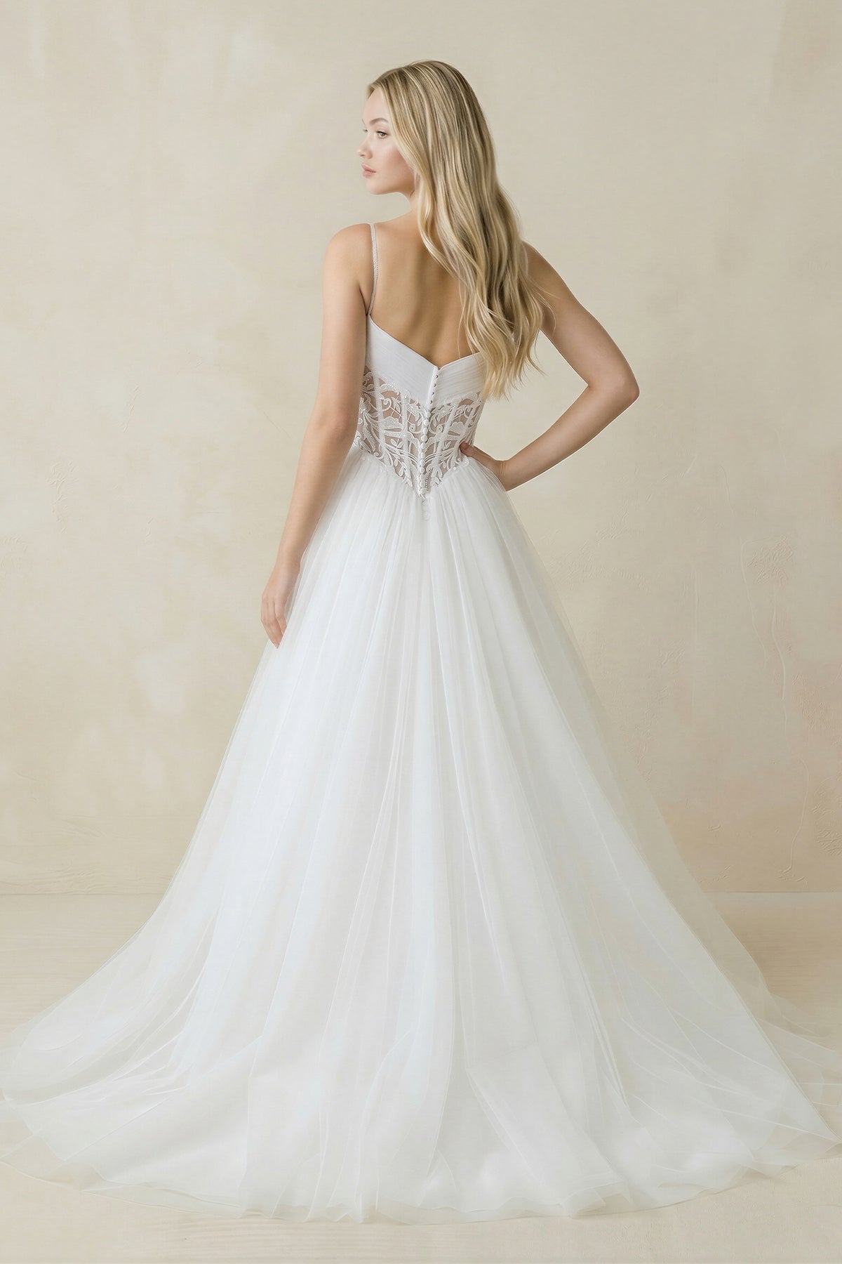 Robe de mariée blanche princesse en tulle à fines bretelles sans manches - Harana
