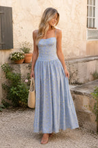 Robe bleue longue en coton à fines bretelles et imprimé floral rétro - Harana