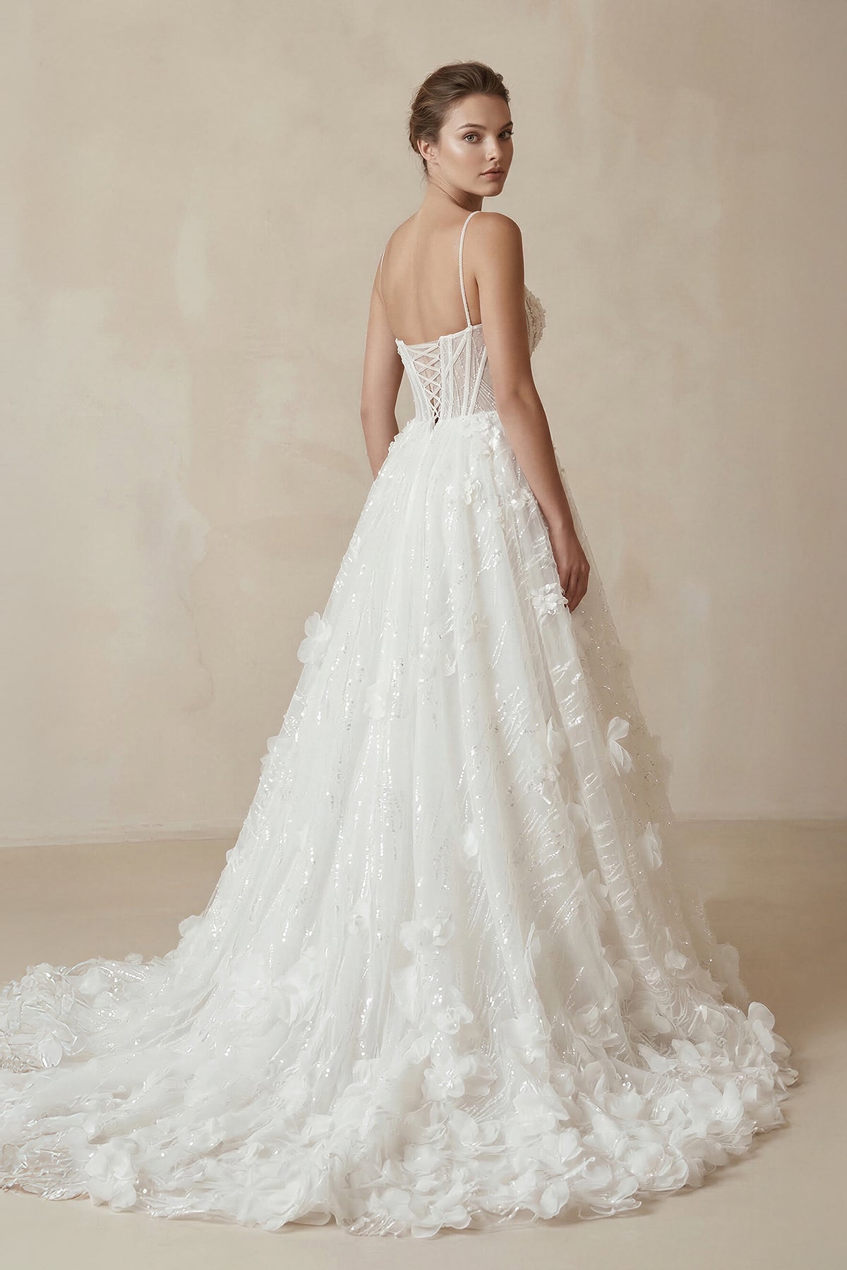 Robe de mariée blanche trapèze en dentelle bustier à fines bretelles - Harana