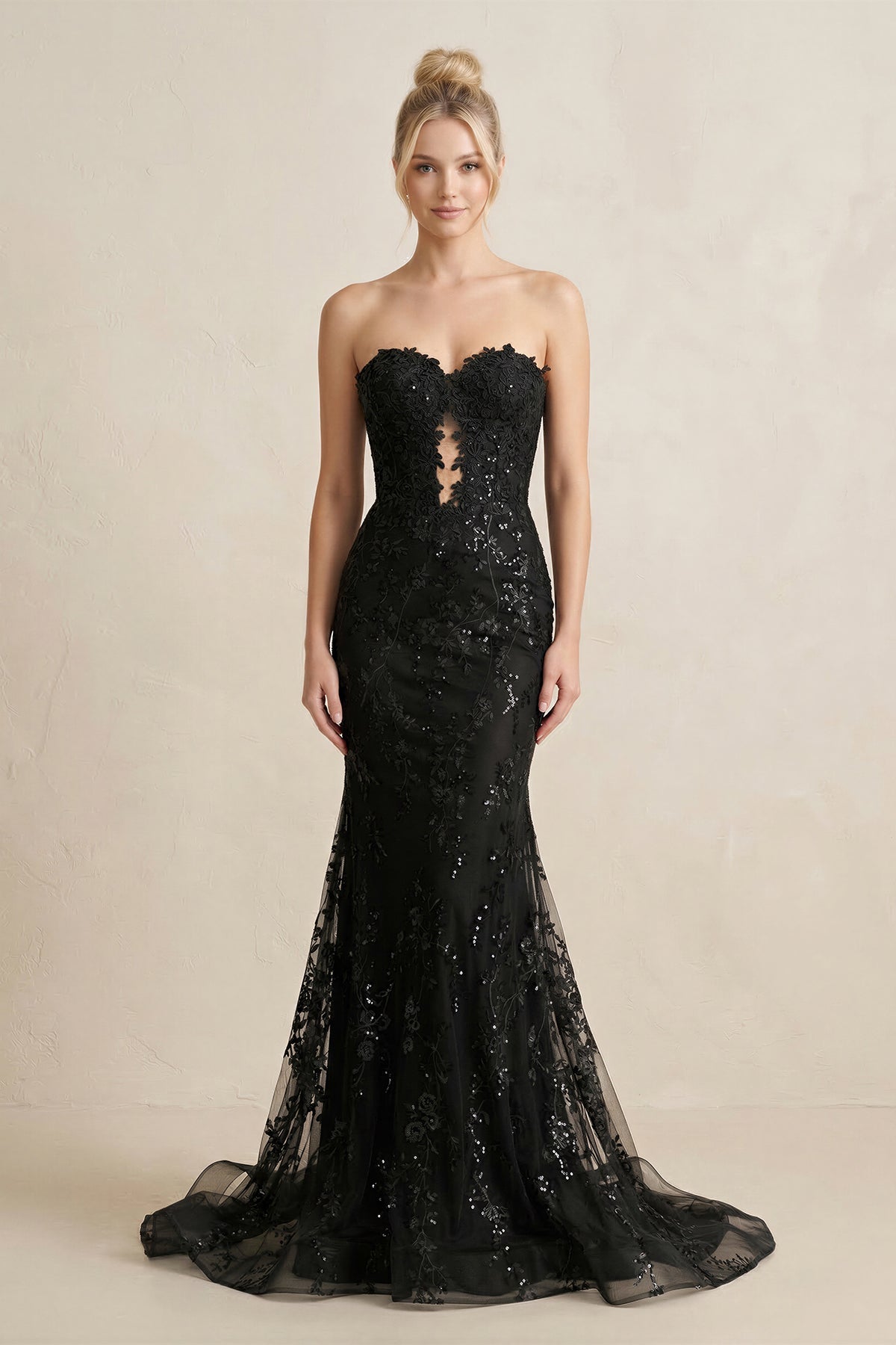 Robe longue noir en dentelle coupe sirène décolleté cœur à appliqués - Harana