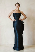 Robe de mariée noire satinée bustier effet drapé - Harana