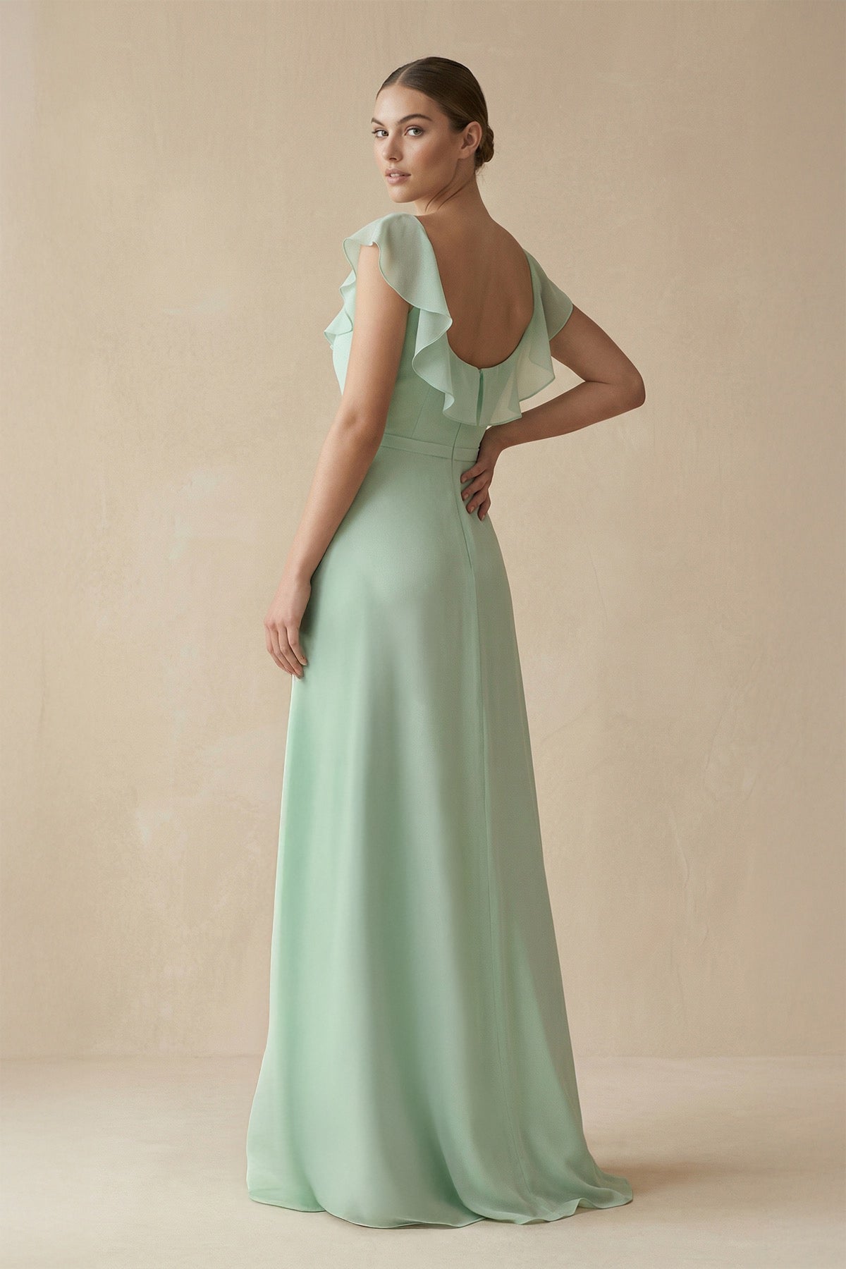 Robe demoiselle d’honneur pale pistachio longue sans manches avec fente effet drapé - Harana